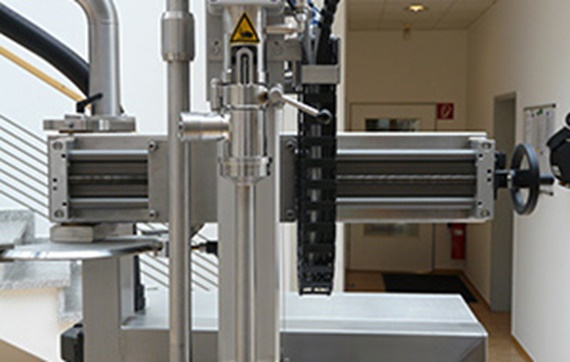 The compact drylin® linear unit in the installed condition.